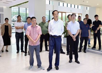江蘇省原副省長(zhǎng)張九漢率蘇企聯(lián)“名企學(xué)堂”企業(yè)家來(lái)訪遠(yuǎn)東